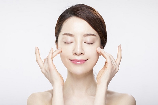 Massage mặt đúng cách